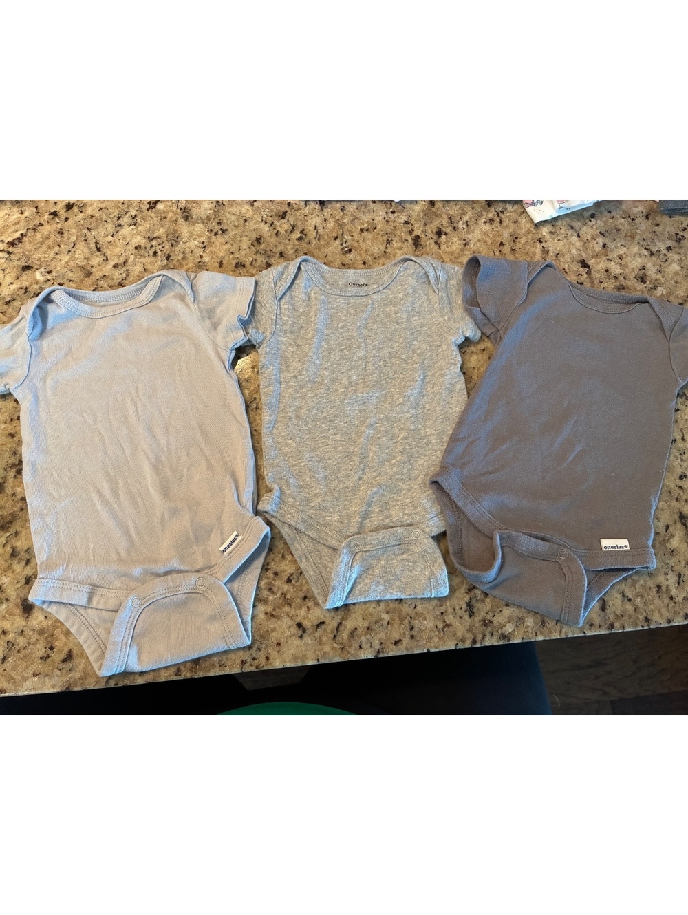Gerber Baby Onesies 3-Pack in Neutral Colors Size 0-3 Months